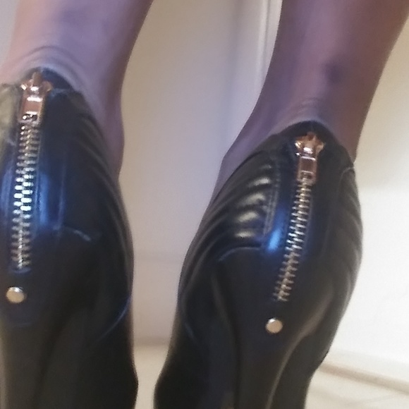 Black pumps - Picture 2 of 2